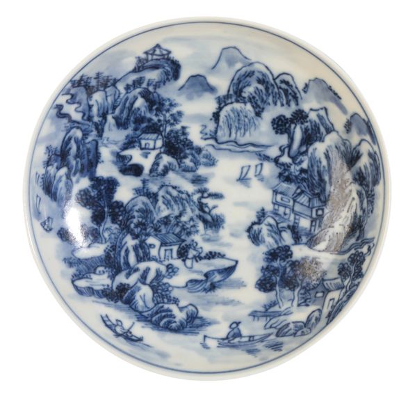 A CHINESE PORCELAIN BLUE AND WHITE SAUCER