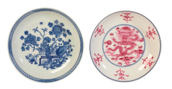 A CHINESE PORCELAIN BLUE AND WHITE DISH