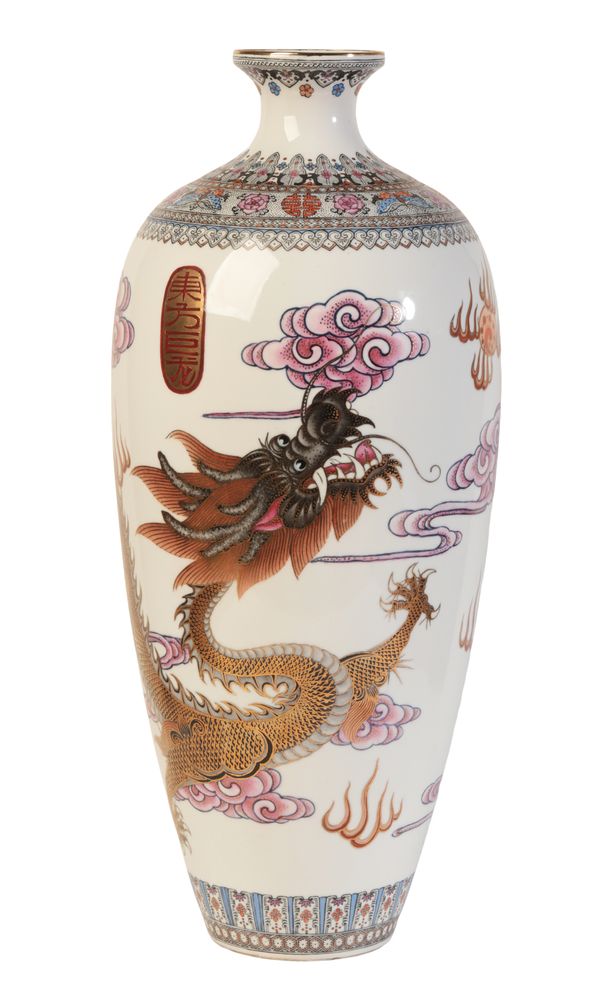 A CHINESE 'EGGSHELL' PORCELAIN VASE