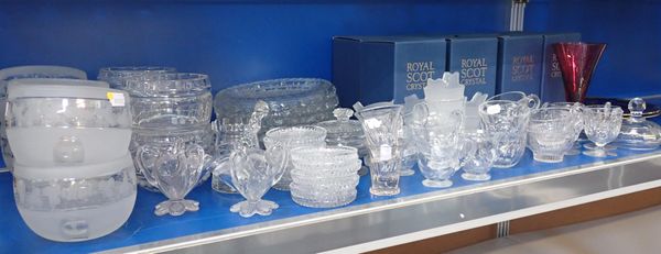 A QUANTITY OF 19th CENTURY AND LATER GLASSWARE