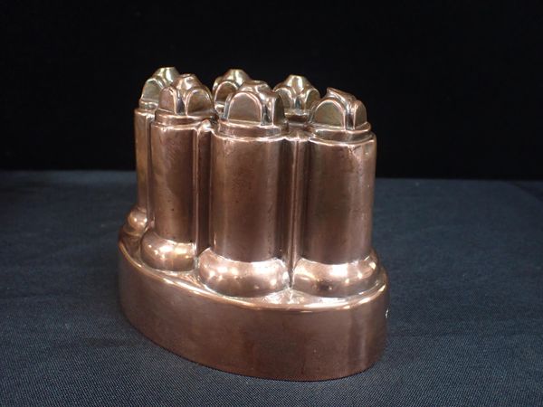 A VICTORIAN BENHAM & FROUD COPPER JELLY MOULD