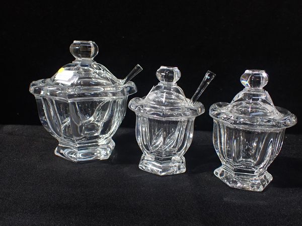 BACCARAT: A CONDIMENT JAR WITH SPOON