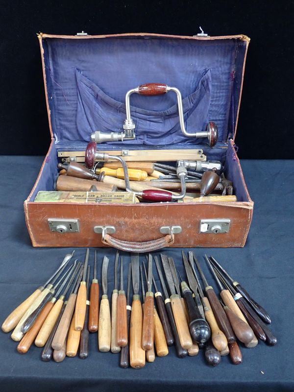 A LARGE COLLECTION OF CARPENTRY AND OTHER TOOLS