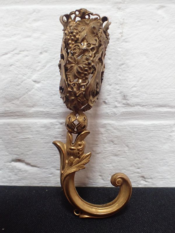 AN EARLY VICTORIAN POSY HOLDER