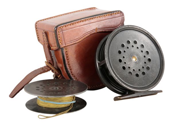 A HARDY PERFECT ALLOY FLY REEL 3 1/8