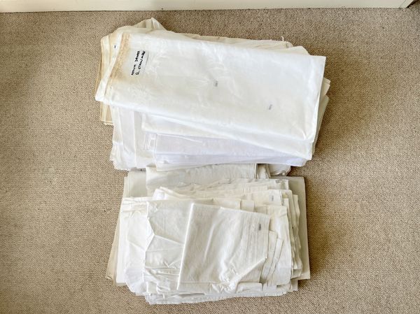 A LARGE COLLECTION OF VINTAGE TABLE LINENS