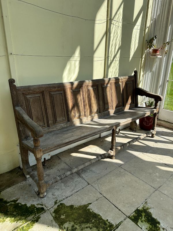 AN OAK SETTLE