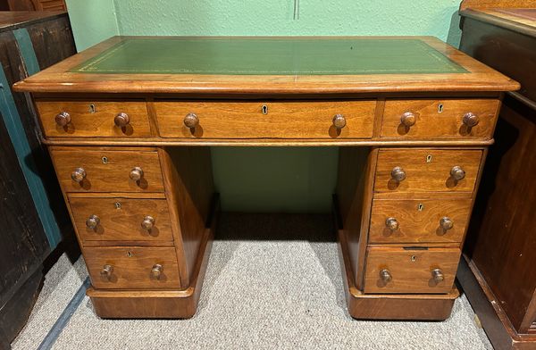 A VICTORIAN MAHOGANY PEDESTAL DESK