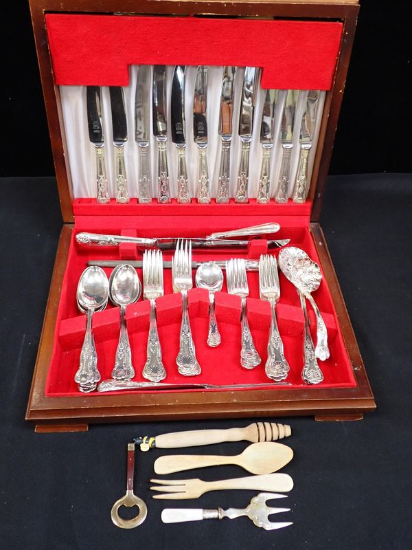 AN INCOMPLETE CASED SET OF RYALS KING CUTLERY