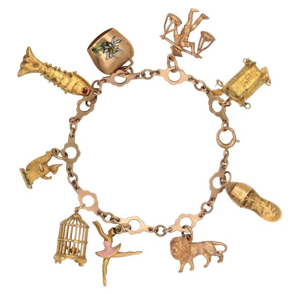 A VINTAGE CHARM BRACELET