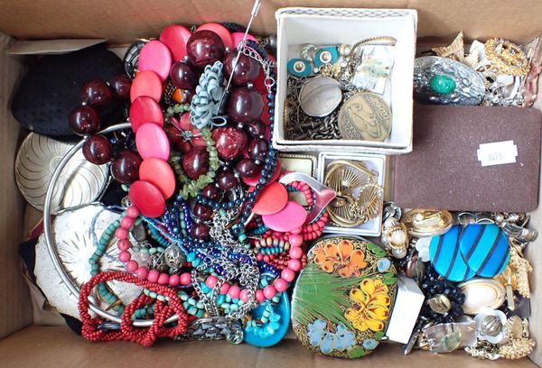 A LARGE COLLECTION OF COSTUME JEWELLERY