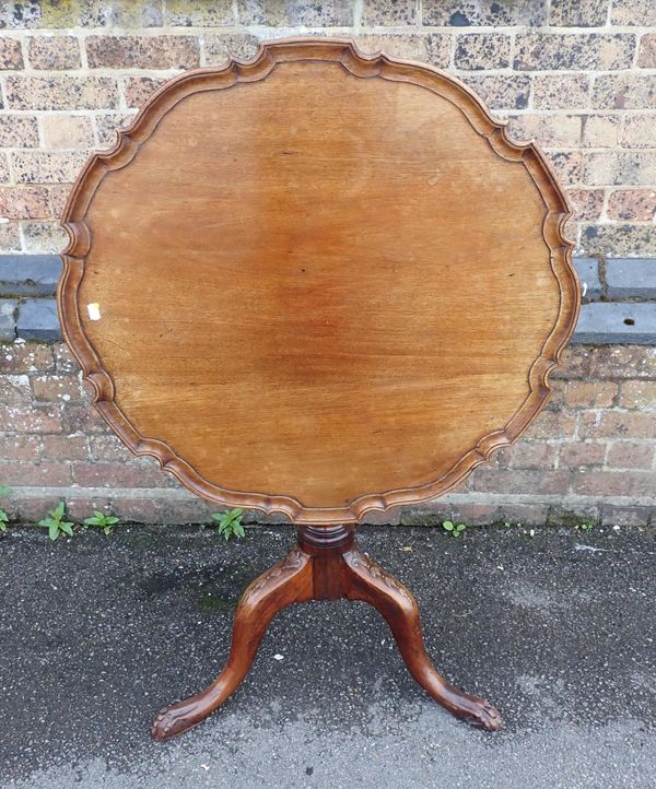 A GEORGE III MAHOGANY TRIPOD TABLE