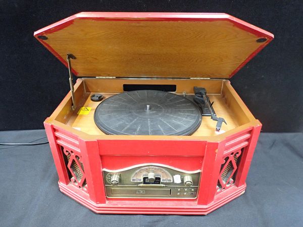 A STEEPLETONE  'NOSTALGIC' TURNTABLE