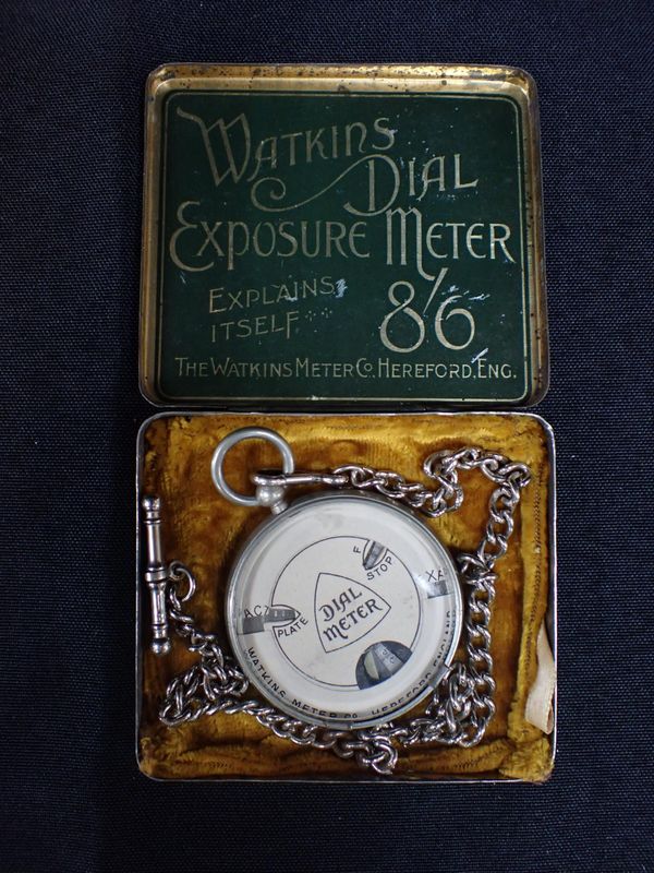 A WATKINS DIAL EXPOSURE METER, WITH CHAIN