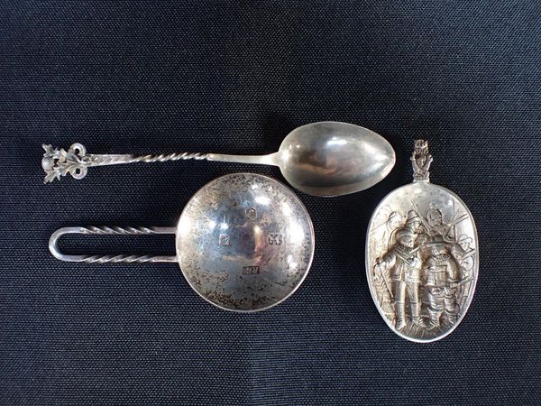 ROBERT WELCH: A SILVER CADDY SPOON