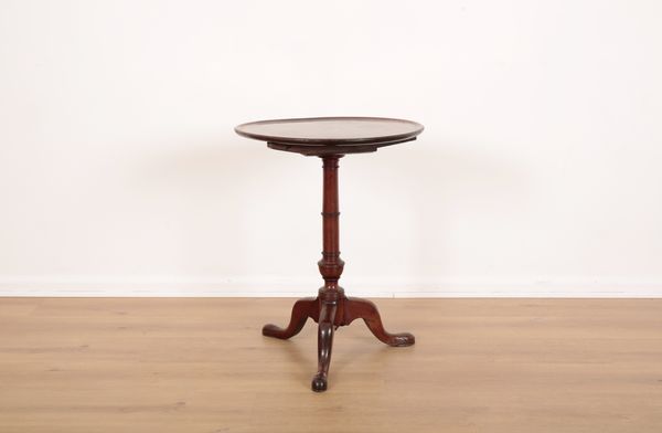 A GEORGE III MAHOGANY CIRCULAR WINE TABLE