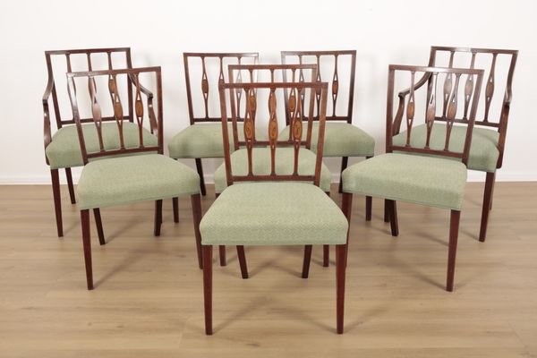 A SET OF EIGHT EDWARDIAN MAHOGANY DINING CHAIRS