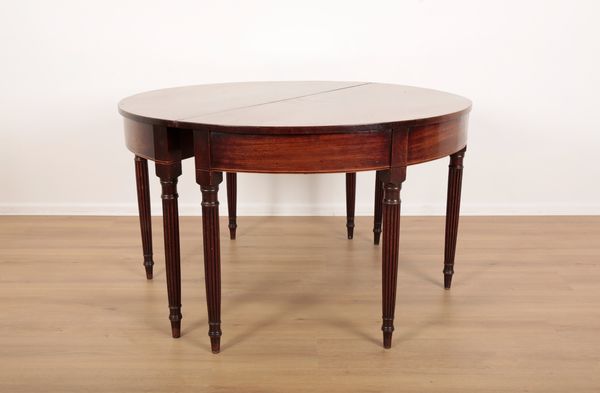 A REGENCY MAHOGANY EXTENDING DINING TABLE