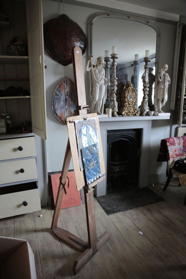A PINE ADJUSTABLE EASEL