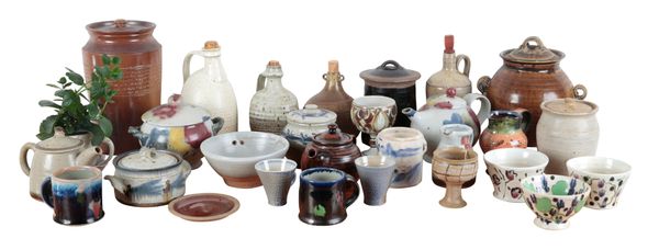 A MIXED COLLECTION OF STUDIO CERAMICS