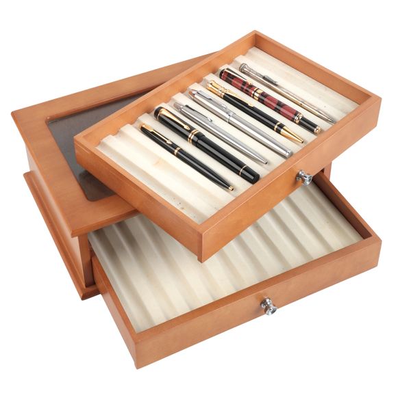 A PARKER DUOFOLD CLASSIC FOUNTAIN PEN