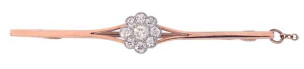 AN ANTIQUE DIAMOND CLUSTER BAR BROOCH