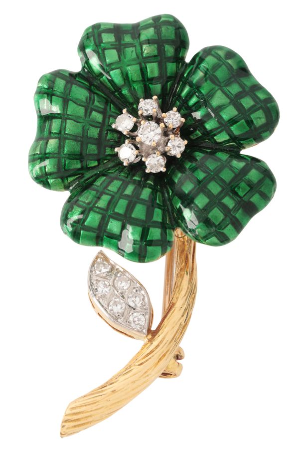A VINTAGE DIAMOND FLOWER BROOCH