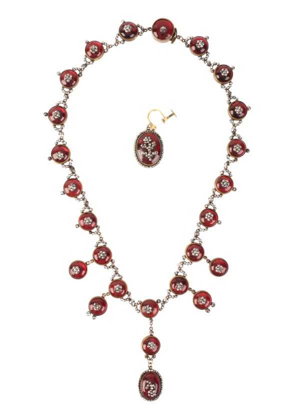 A GEORGIAN PASTE NECKLACE