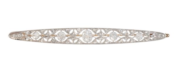 AN ANTIQUE DIAMOND BAR BROOCH