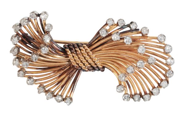 A VINTAGE DIAMOND SPRAY BROOCH