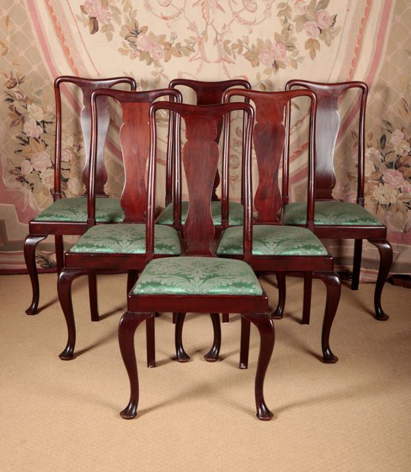 A SET OF SIX QUEEN ANNE STYLE MAHOGANY DINING CHAIRS