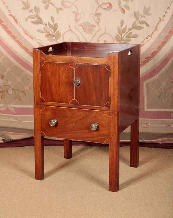 A LATE GEORGE III MAHOGANY AND SATINWOOD STRUNG TRAY TOP COMMODE