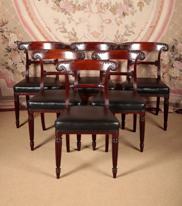 A SET OF SIX WILLIAM IV MAHOGANY DINING CHAIRS IN THE MANNER OF GILLOWS