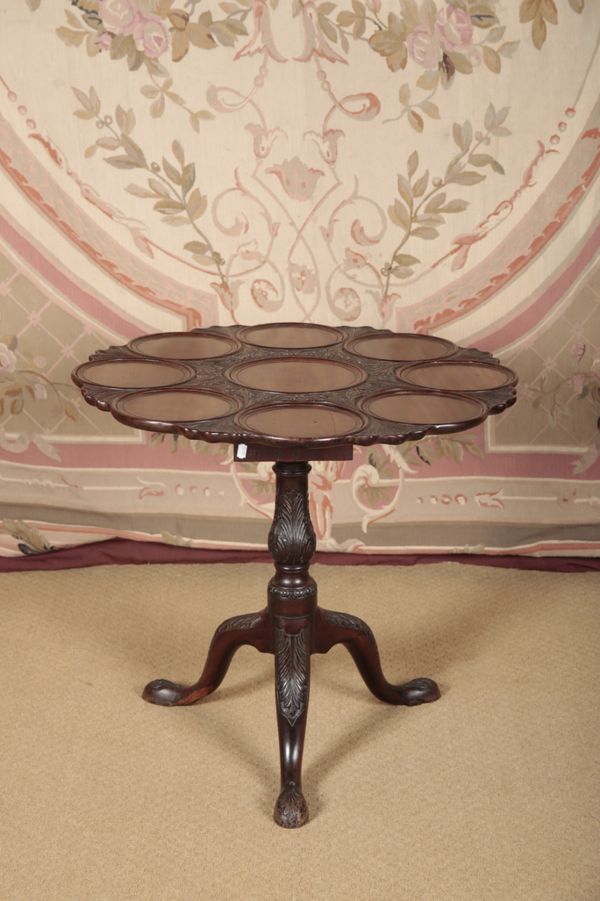 A GEORGE III MAHOGANY SUPPER TABLE