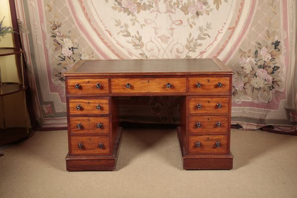 A VICTORIAN MAHOGANY PEDESTAL DESK