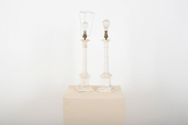 A PAIR OF GREY VEINED ALABASTER COLUMNAR TABLE LAMPS