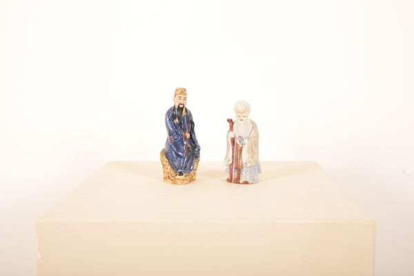 A CHINESE POLYCHROME PAINTED FIGURE OF SHOULAO WITH PEACH