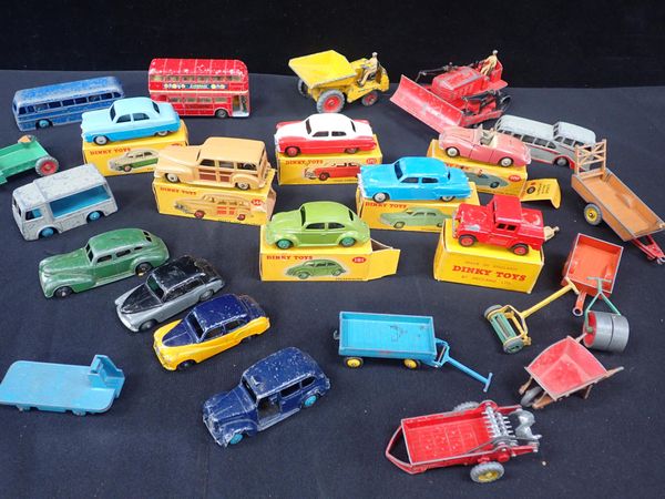 A COLLECTION OF DINKY TOYS, SOME BOXED