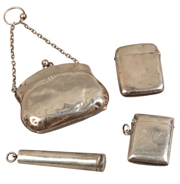 A VICTORIAN SILVER VESTA CASE