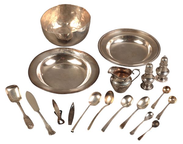 A MIXED COLLECTION OF SILVER FLATWARE