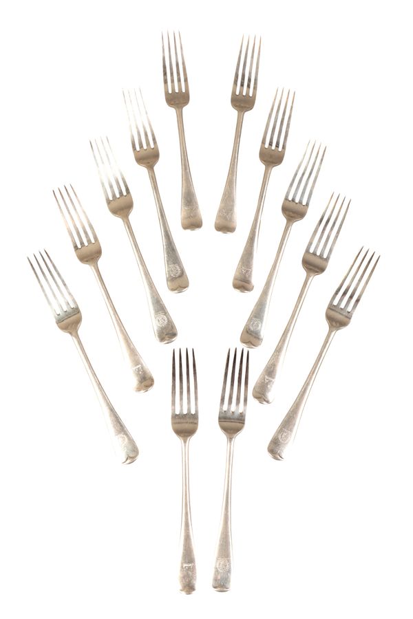 A SET OF TWELVE EDWARD VII SILVER OLD ENGLISH PATTERN TABLE FORKS