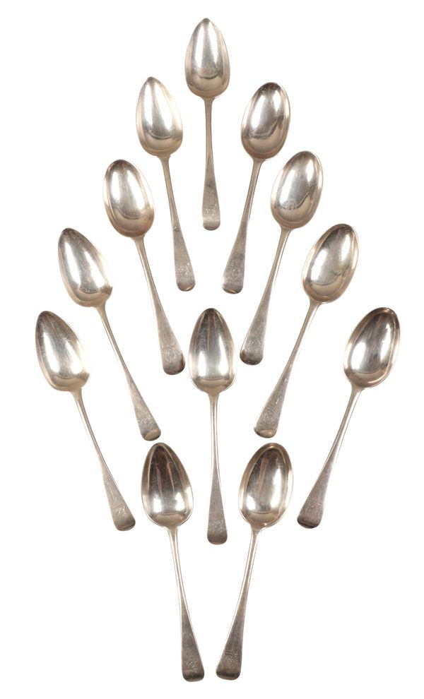 A SET OF TWELVE EDWARD VII SILVER OLD ENGLISH PATTERN DESSERT SPOONS