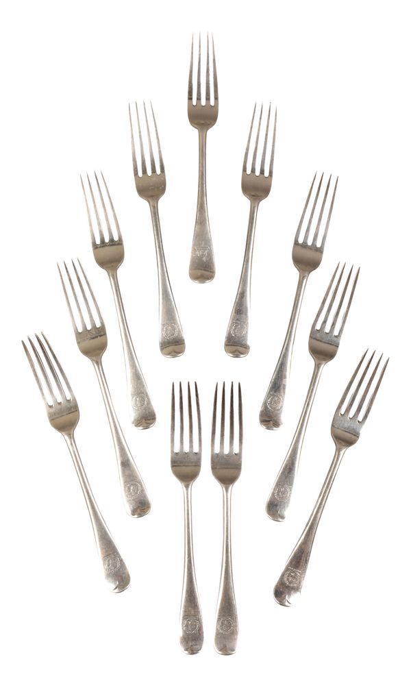 A SET OF ELEVEN EDWARD VII SILVER OLD ENGLISH PATTERN DESSERT FORKS