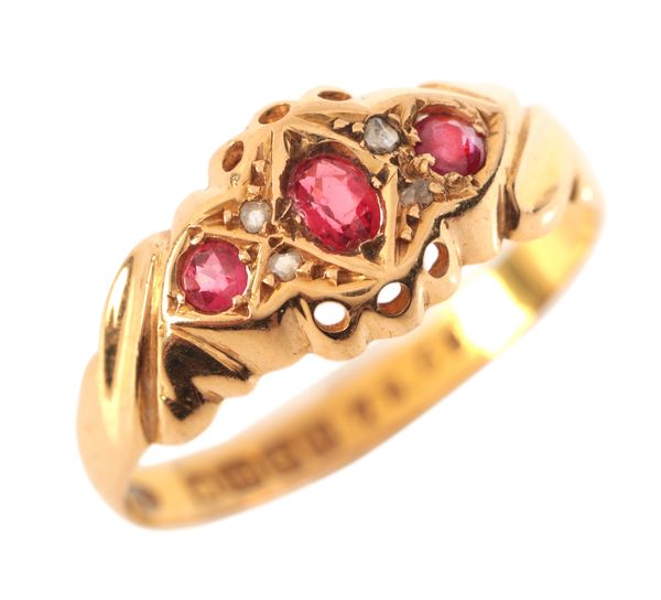 AN ANTIQUE SPINEL AND DIAMOND RING