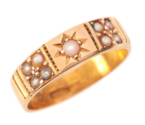 AN ANTIQUE PEARL DRESS RING