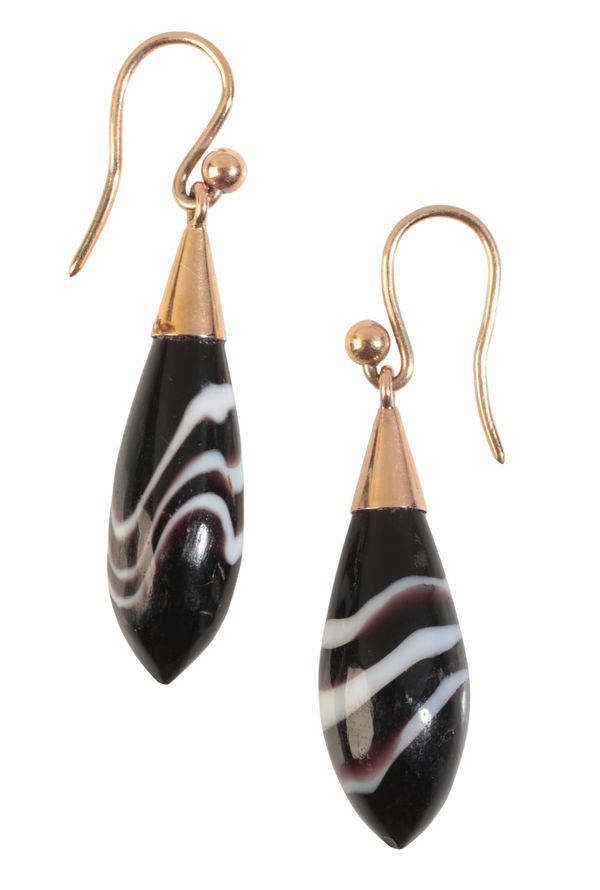 A PAIR OF ONYX DROP EARRINGS