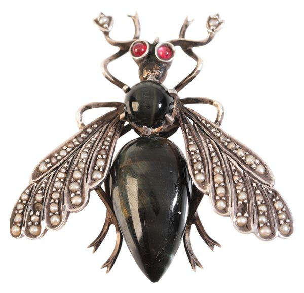 A HAWK'S EYE INSECT BROOCH