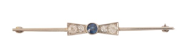 AN ANTIQUE SAPPHIRE AND DIAMOND BROOCH