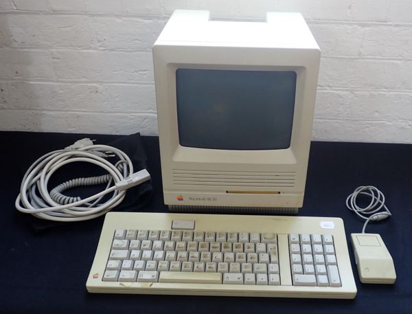 1984 APPLE MACINTOSH SE/30 COMPUTER