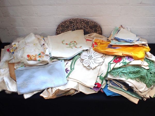 A BOX OF VINTAGE LINENS